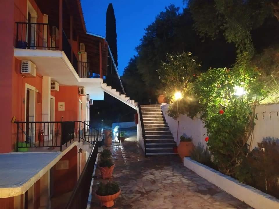 Aronis Apartments เวนิทเซส ภายนอก รูปภาพ