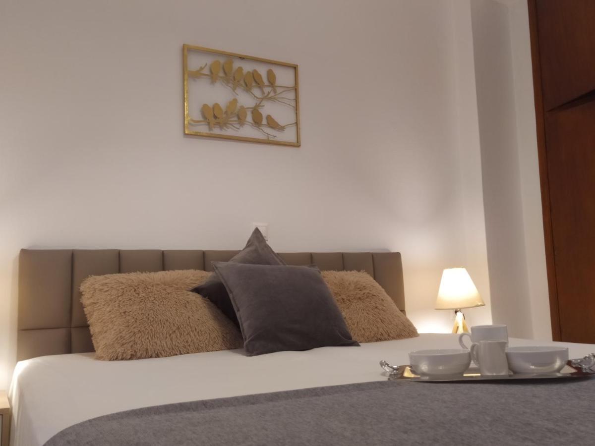 Aronis Apartments เวนิทเซส ภายนอก รูปภาพ