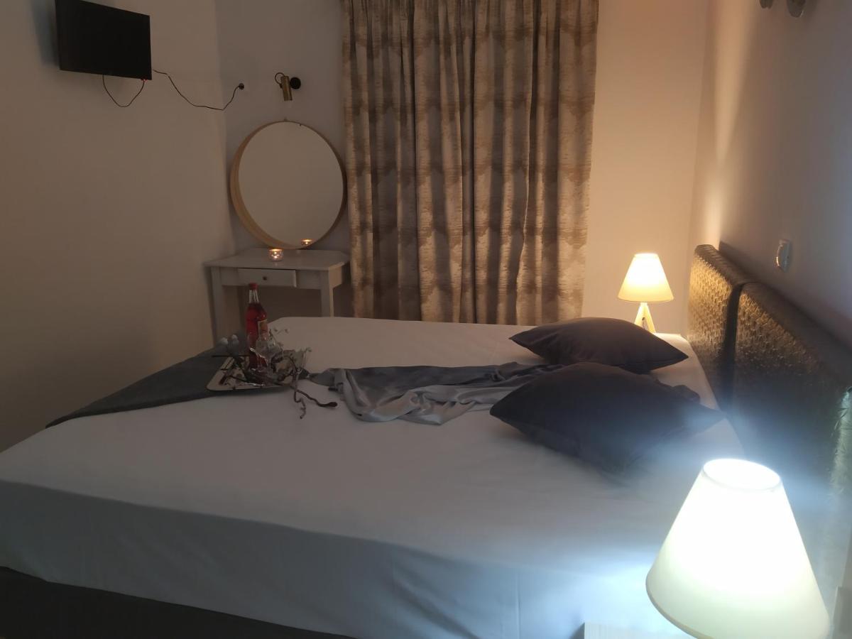 Aronis Apartments เวนิทเซส ภายนอก รูปภาพ