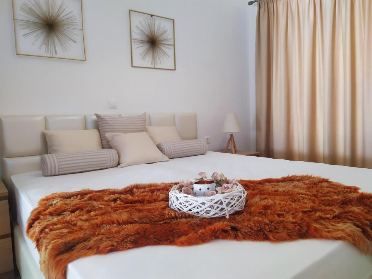 Aronis Apartments เวนิทเซส ภายนอก รูปภาพ