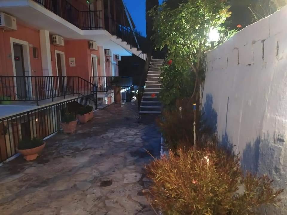 Aronis Apartments เวนิทเซส ภายนอก รูปภาพ