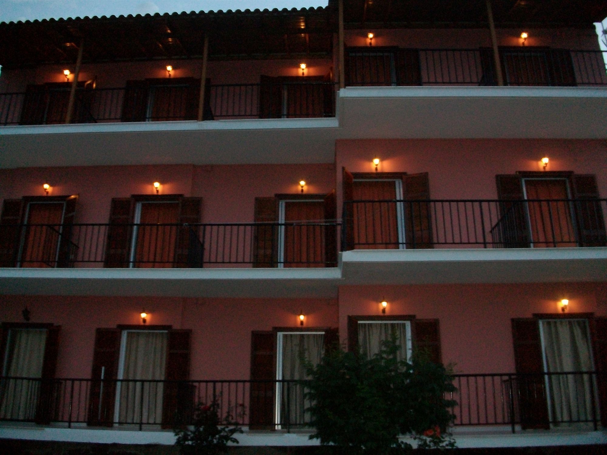 Aronis Apartments เวนิทเซส ภายนอก รูปภาพ